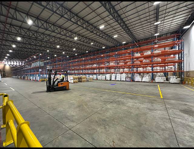 14,590M² WAREHOUSE TO LET IN NORTH RIDING